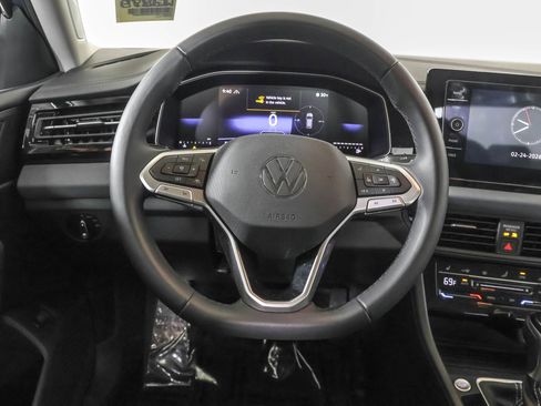 Used 2025 Volkswagen Jetta SE w/ Black Wheel Package image 25