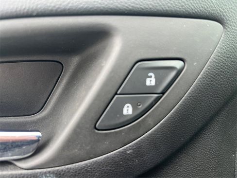 Used 2023 Chevrolet Equinox LT image 41