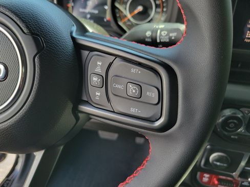 Used 2024 Jeep Wrangler Unlimited Rubicon AWD/4WD image 27