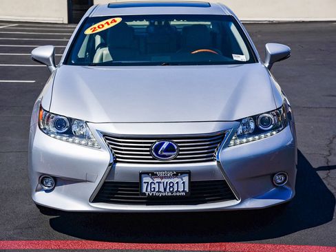 Used 2014 Lexus ES 300h w/ Luxury Package w/Bamboo Trim image 2
