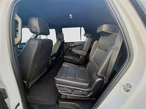 Used 2022 GMC Yukon SLT w/ SLT Luxury Package image 24