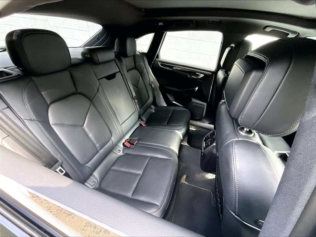 Certified 2026 Porsche Macan AWD/4WD image 21