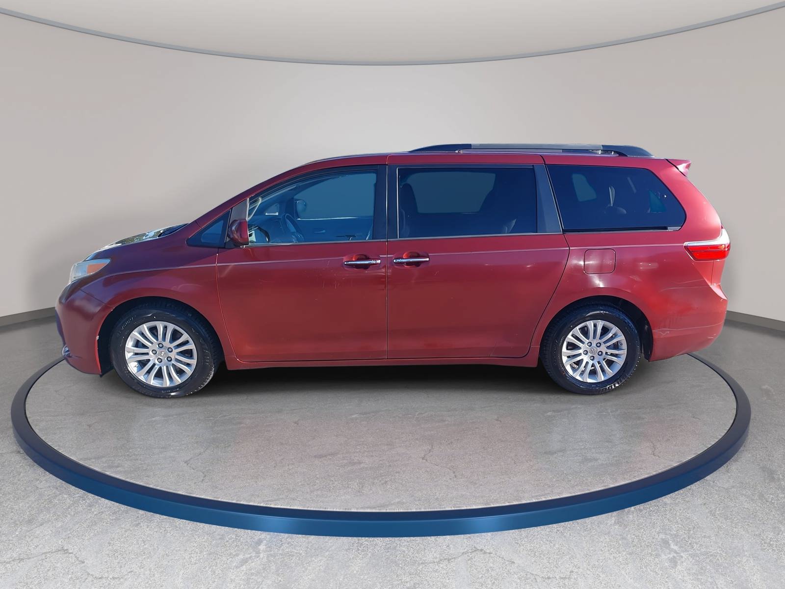 Used 2016 Toyota Sienna XLE Premium FWD image 8