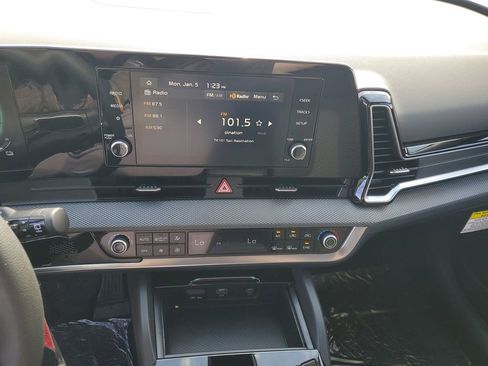 New 2025 Kia Sportage LX image 14