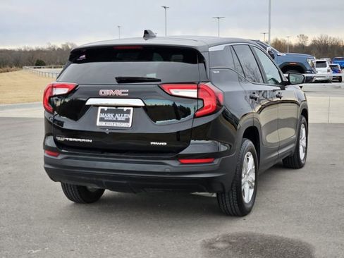 Used 2024 GMC Terrain SLE image 7