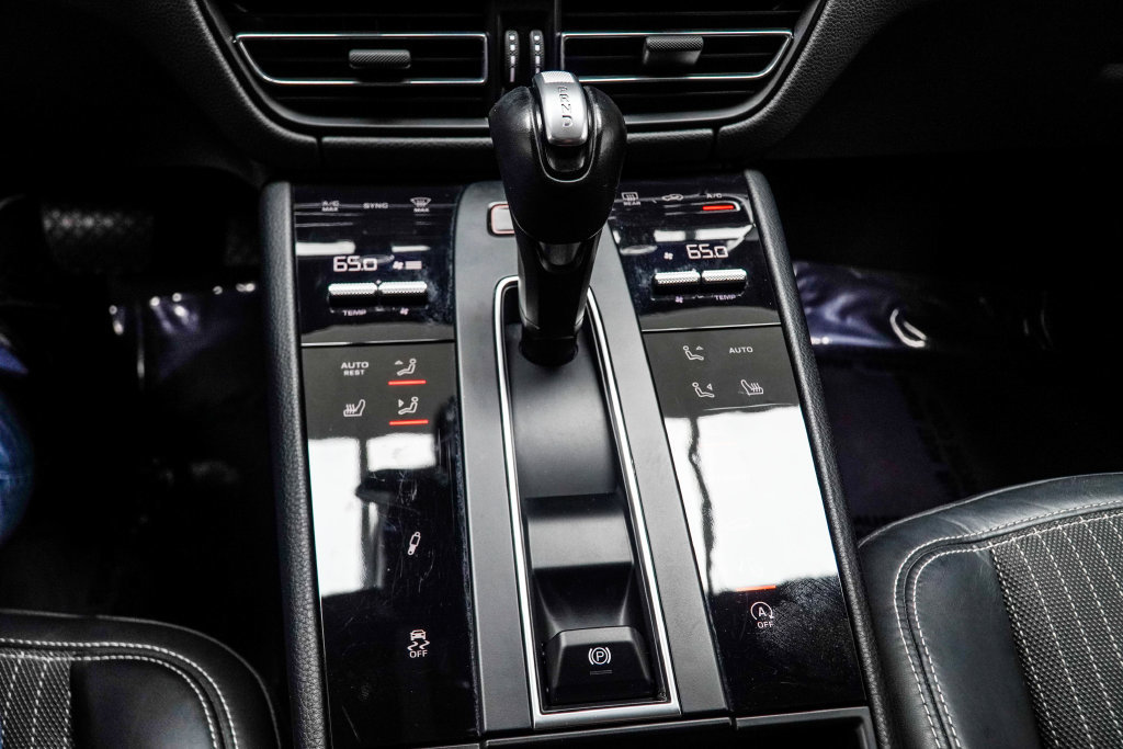 Used 2023 Porsche Macan Turbo AWD/4WD image 24