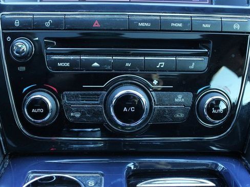 Used 2013 Jaguar XJ AWD image 19