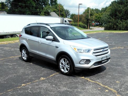 Used 2018 Ford Escape SE w/ SE Sync 3 Package FWD image 4