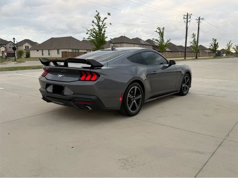 Used 2024 Ford Mustang Coupe image 4