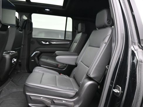 Used 2024 GMC Yukon XL Denali w/ Advanced Technology Package image 27