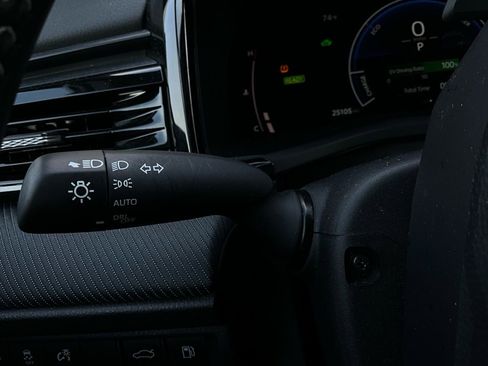 Used 2025 Toyota Camry SE image 35