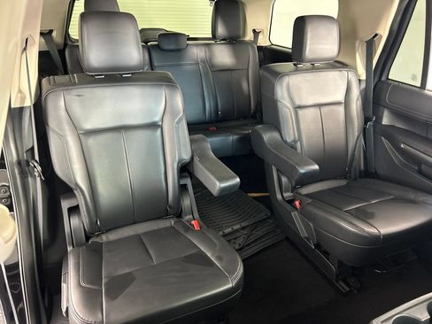 Used 2022 Ford Expedition XLT AWD/4WD image 32