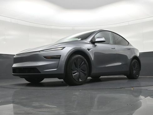 Used 2026 Tesla Model Y 2WD image 22