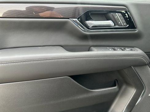 New 2026 GMC Yukon XL Elevation w/ Elevation Premium Package image 11