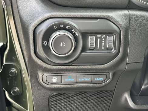 Used 2022 Jeep Wrangler Unlimited Sahara w/ Safety Group image 23