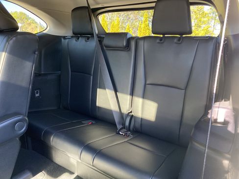 Used 2022 Toyota Highlander XLE image 10