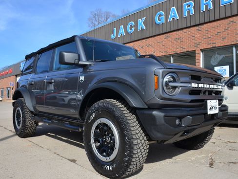 Used 2022 Ford Bronco Big Bend w/ Sasquatch Package image 3