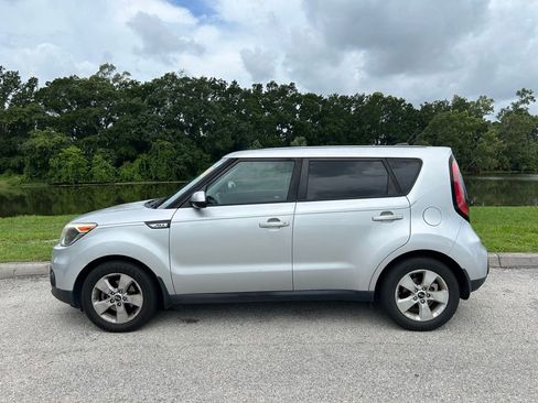 Used 2017 Kia Soul FWD image 3