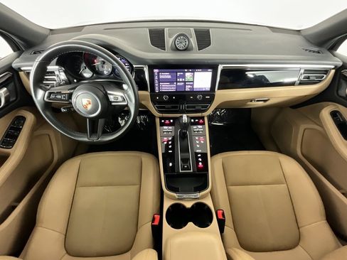 Used 2023 Porsche Macan image 10
