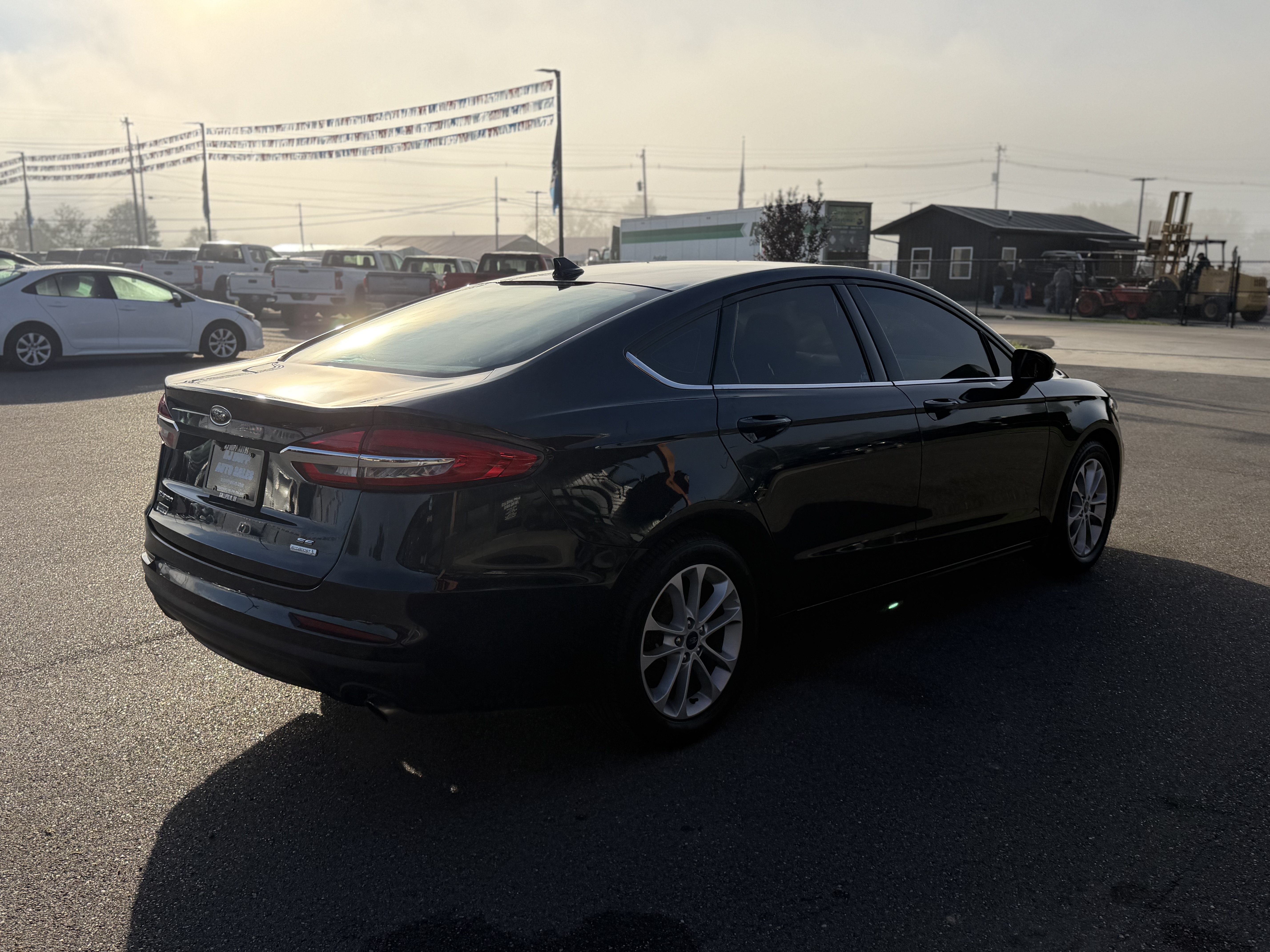 Used 2020 Ford Fusion SE FWD image 4