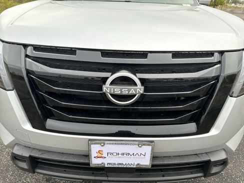 New 2025 Nissan Pathfinder SV w/ Black Appearance Package image 25