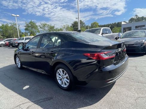 Used 2025 Toyota Camry LE image 9