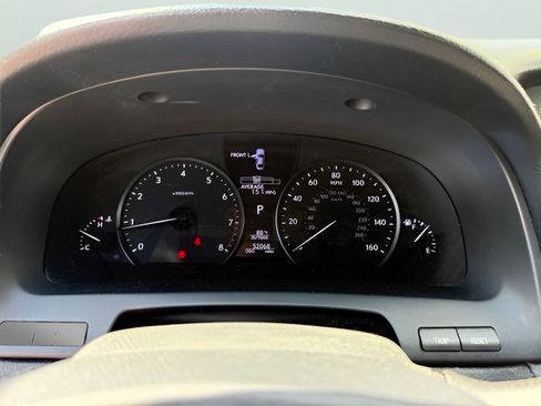 Used 2017 Lexus LS 460 RWD image 18