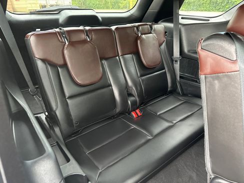 Used 2023 Ford Explorer Platinum image 35