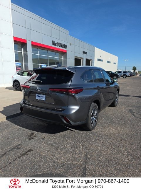 Used 2023 Toyota Highlander XLE AWD/4WD image 5