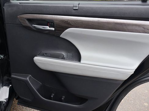 Used 2022 Toyota Highlander Limited image 31