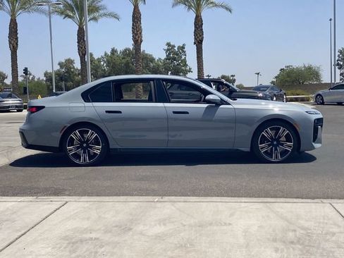 Used 2025 BMW 740i w/ Premium Package RWD image 5