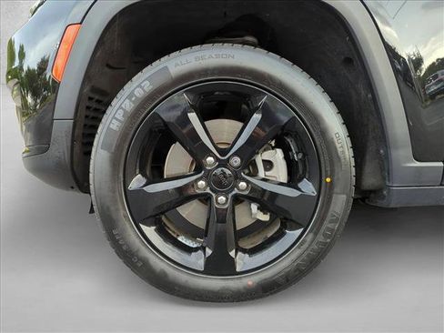 Used 2022 Jeep Grand Cherokee L Laredo AWD/4WD image 23
