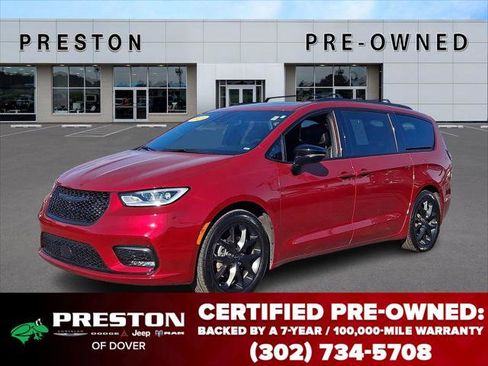 Certified 2025 Chrysler Pacifica Limited image 1