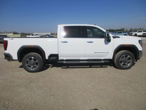 New 2026 GMC Sierra 2500 SLT w/ SLT Premium Package image 3