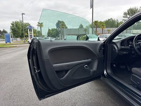 Used 2018 Dodge Challenger SXT RWD image 9