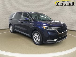 Used 2023 Kia Carnival LX video 3