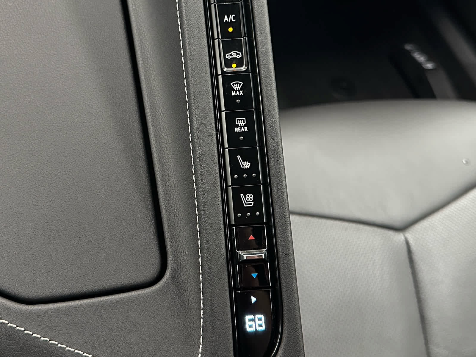 Used 2022 Chevrolet Corvette Stingray Preferred Cpe w/ Z51 Performance Package RWD image 23
