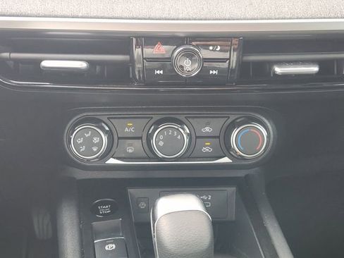 Used 2025 Nissan Kicks SV FWD image 15