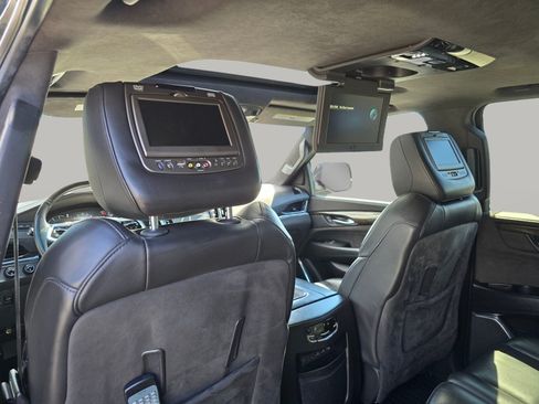 Used 2018 Cadillac Escalade ESV Platinum AWD/4WD image 8