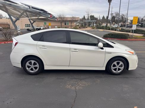 Used 2015 Toyota Prius Four image 7