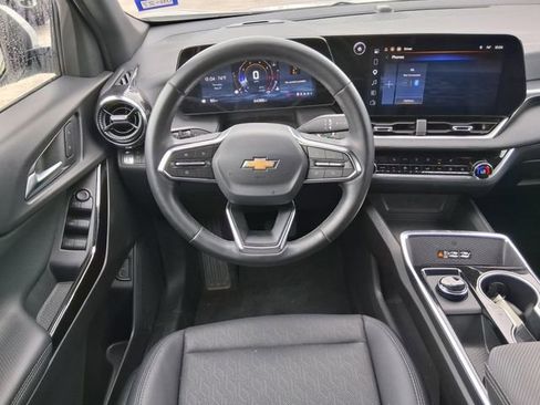 Used 2026 Chevrolet Equinox LT w/ Convenience Package II FWD image 8