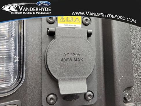 New 2025 Ford Maverick Lariat w/ Black Appearance Package image 8