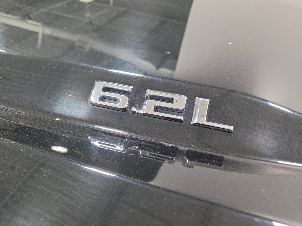 Used 2019 Chevrolet Silverado 1500 High Country w/ Technology Package AWD/4WD image 25