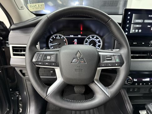 Used 2025 Mitsubishi Outlander SE AWD/4WD image 21