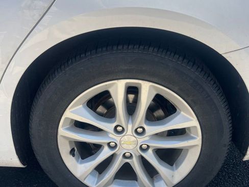 Certified 2018 Chevrolet Malibu LT w/ Leather Package FWD image 12