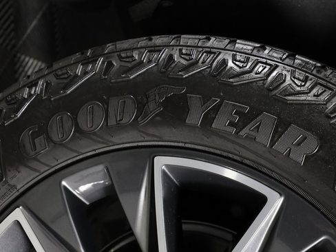 Used 2023 Chevrolet Tahoe Z71 w/ Z71 Off-Road Package image 50