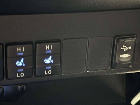 Used 2015 Toyota RAV4 Limited AWD/4WD image 33