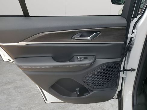 New 2026 Jeep Grand Cherokee Altitude RWD image 20