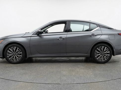 Used 2025 Nissan Altima 2.5 SV image 5