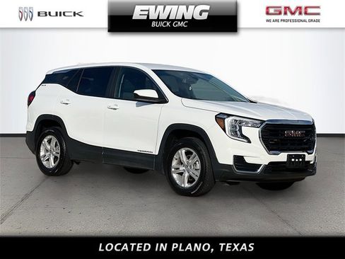 Used 2024 GMC Terrain SLE image 1
